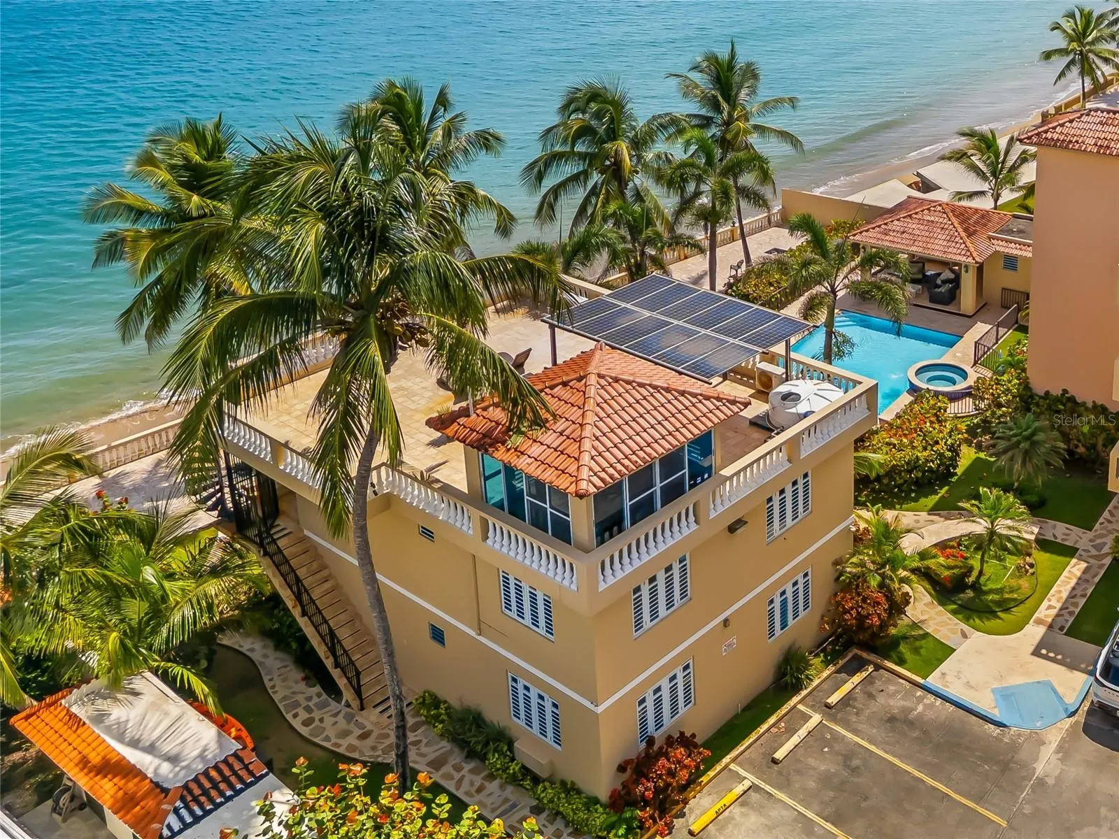Second Level Penthouse Unit with Private Rooftop
