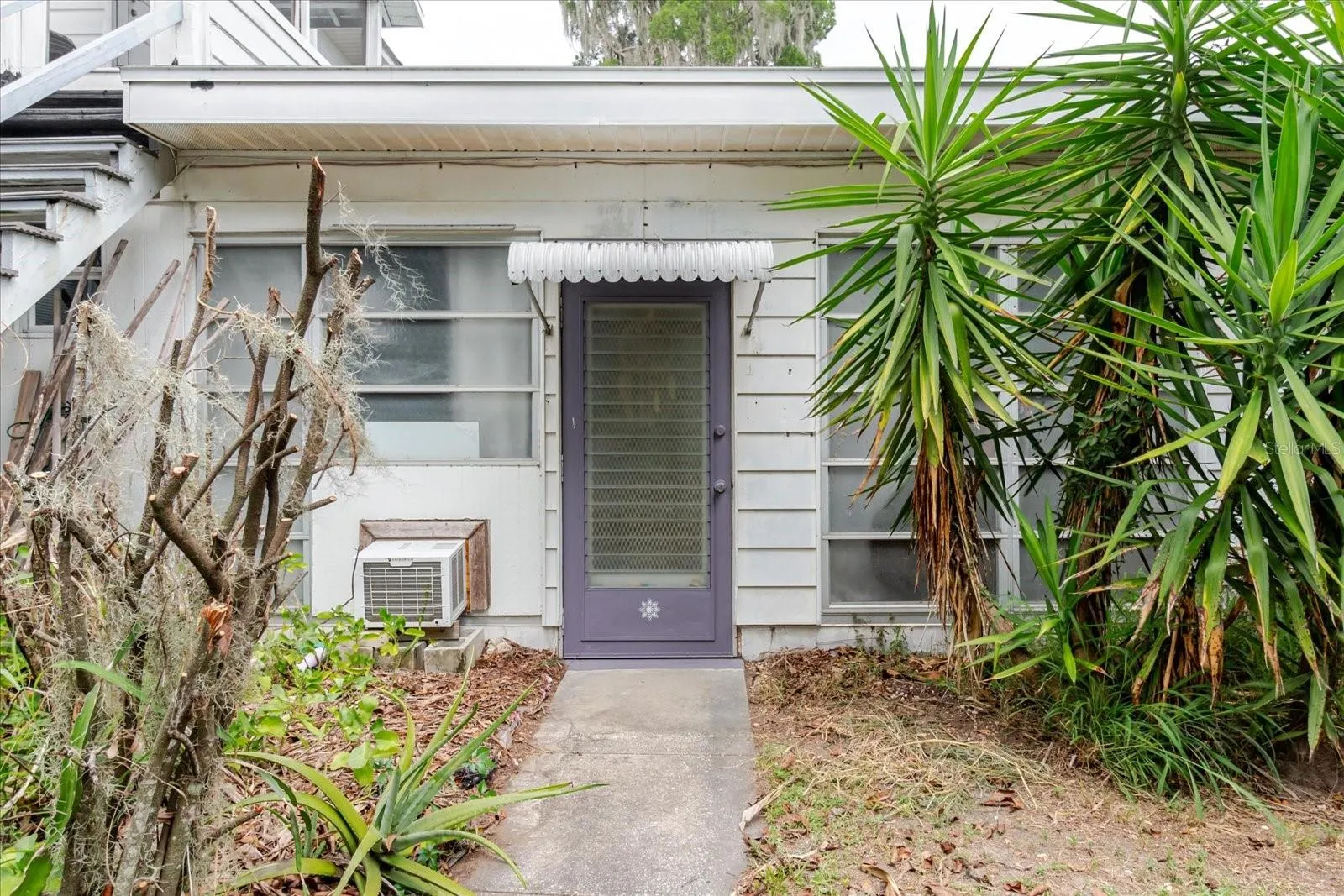 Exterior Entrance to Salon/Downstairs #2