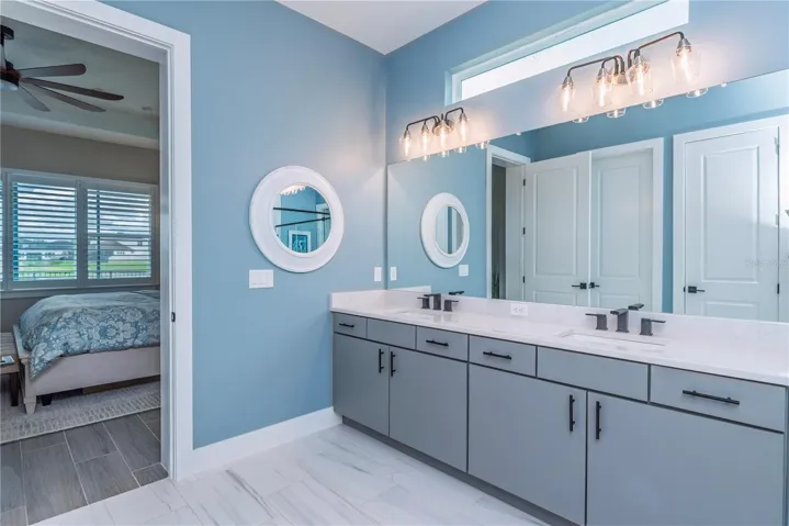 Ensuite bathroom with double sinks.