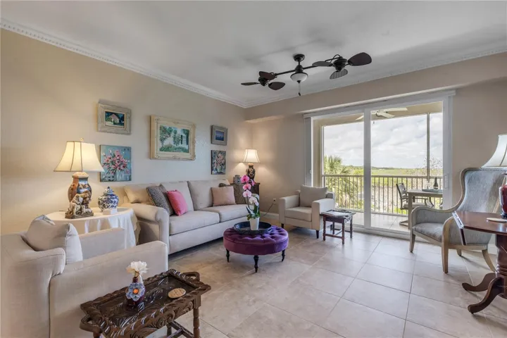 Living with sliders to screened in balcony on the Intracoastal Waterway