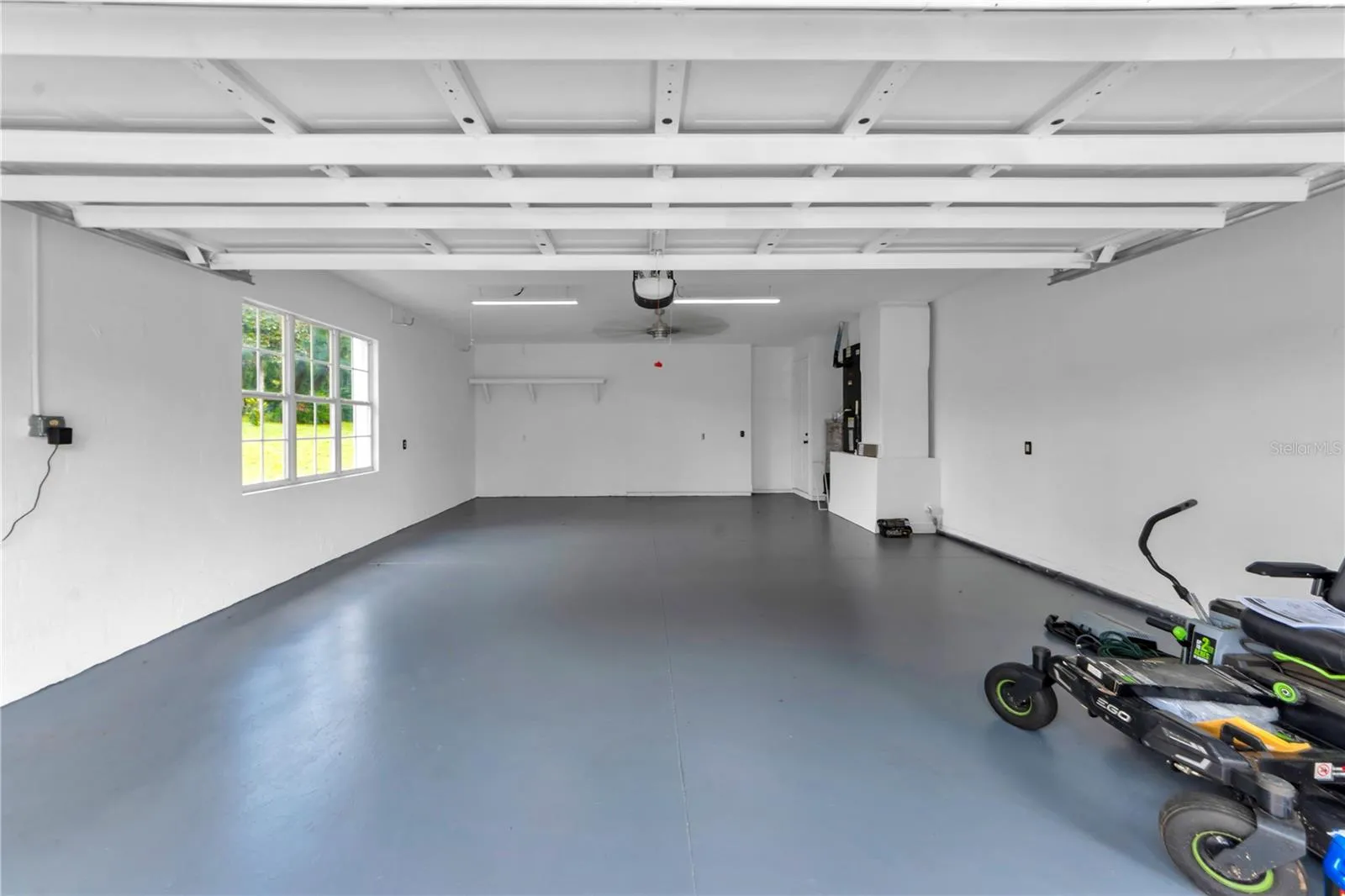 Oversized garage690 sq ft