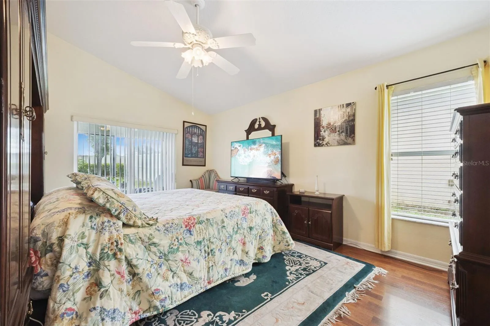Primary Bedroom  (11'7"x20'7")
