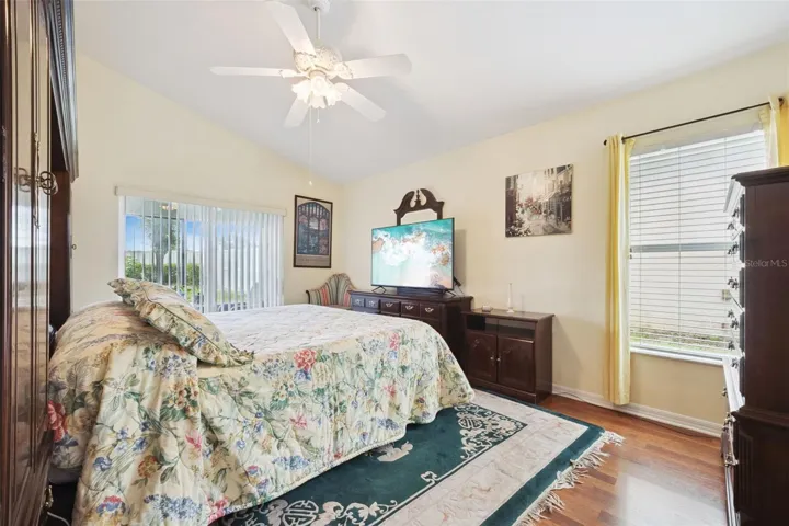 Primary Bedroom  (11'7"x20'7")