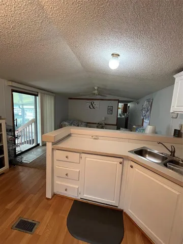 Kitchen / living area