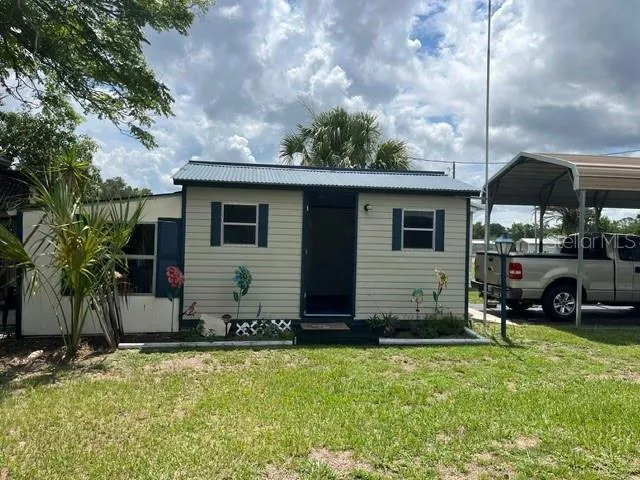 Converted Garage cottage/room an AC unit