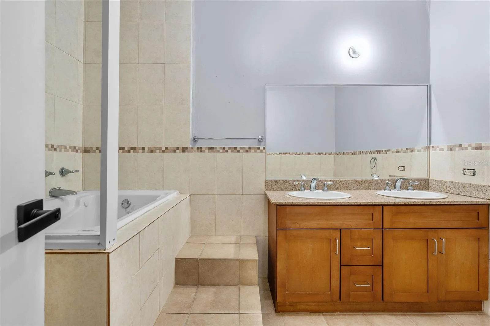 Main Bed Bathroom