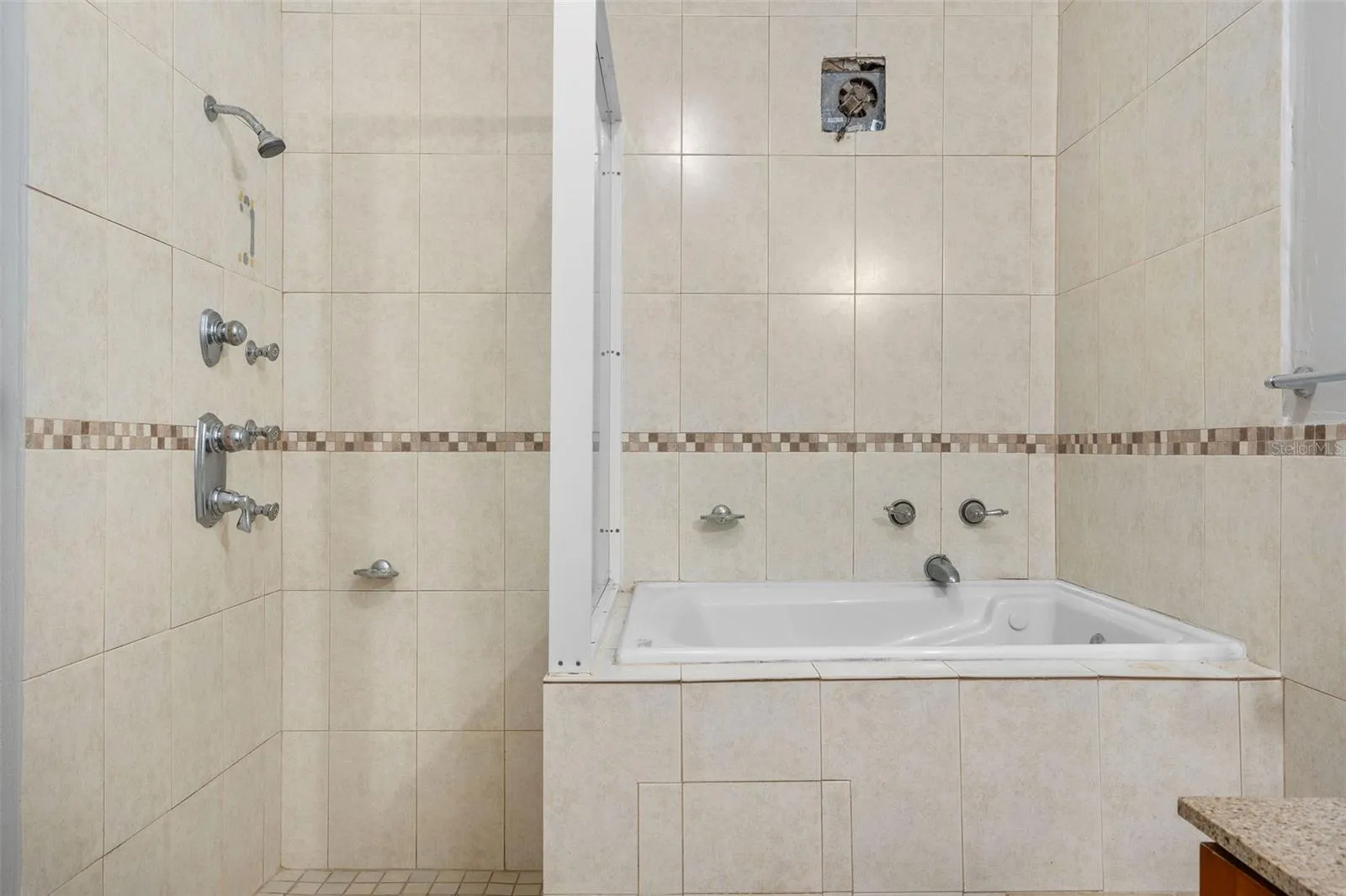 Main Bed Bathroom
