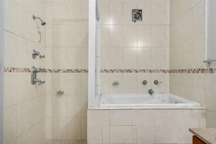 Main Bed Bathroom
