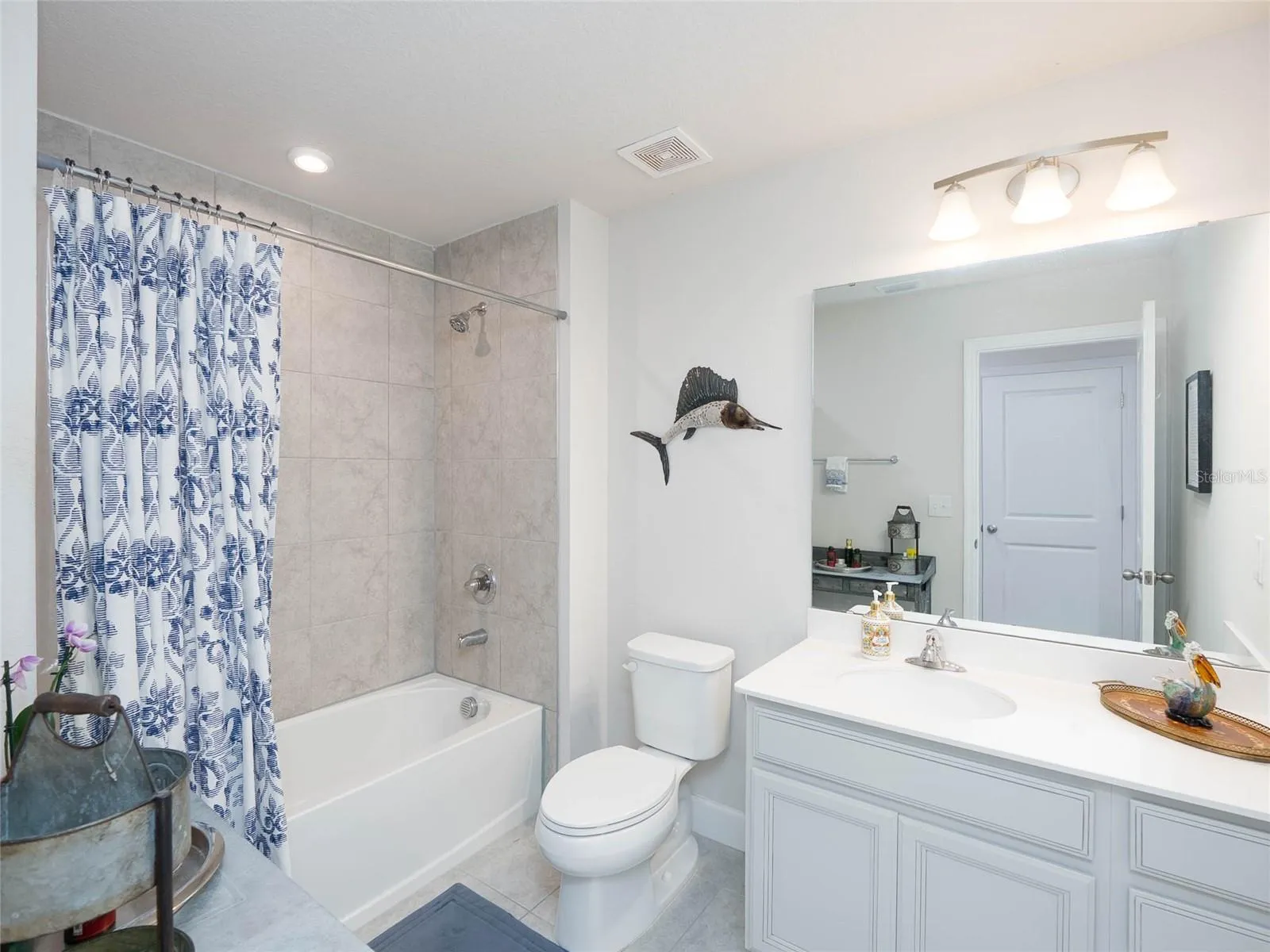 Main Upstairs Bathroom