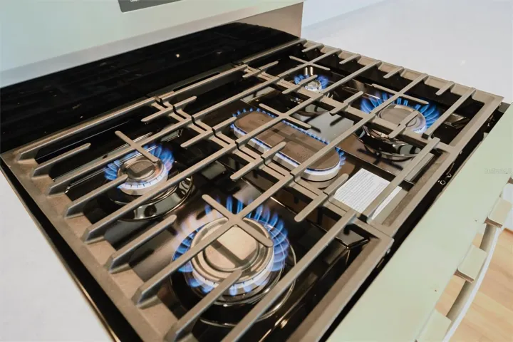 GAS stove