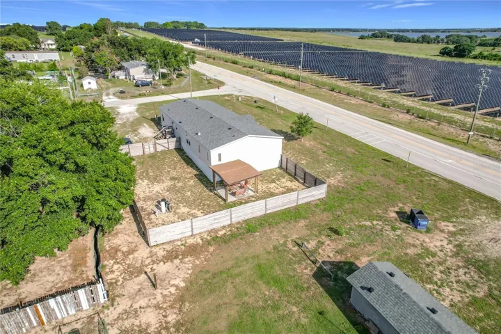 Located close to the intersection of Scenic Hwy and Waverly Rd.  It's a short drive heading West on Waverly Road to reach US Hwy 27 and Cypress Gardens Blvd.