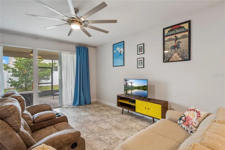 Spacious living room