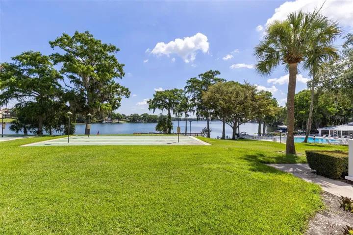 Straight to the lake from your front door