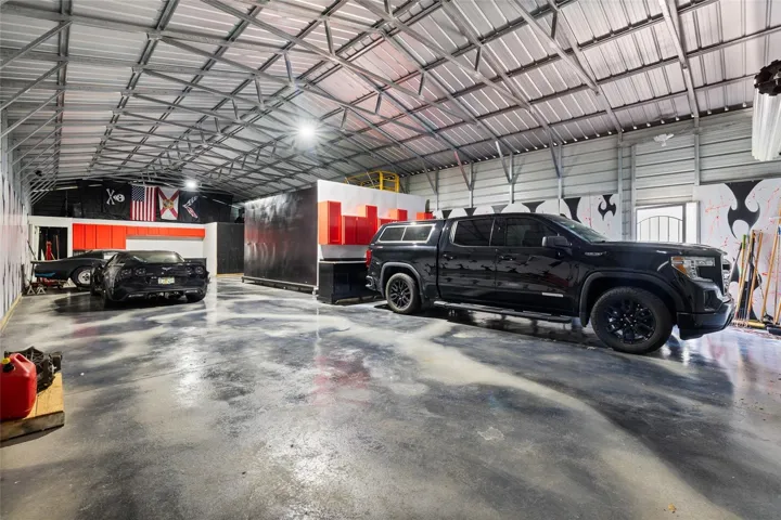 Garage/Workshop