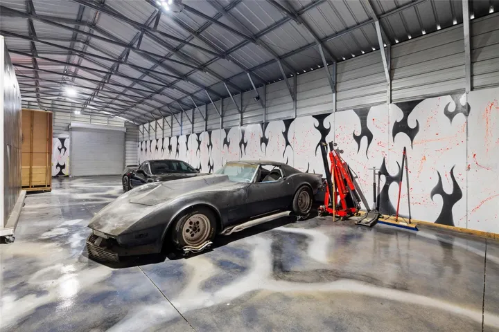 Garage/Workshop