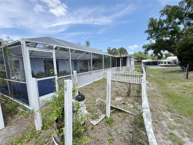 exterior view pool/cage