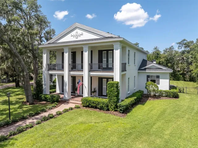 SOUTHERN ESTATE IN FISHHAWK!
