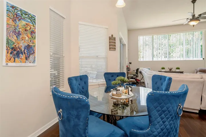 Eat In Area in Kitchen/Family Room Combo