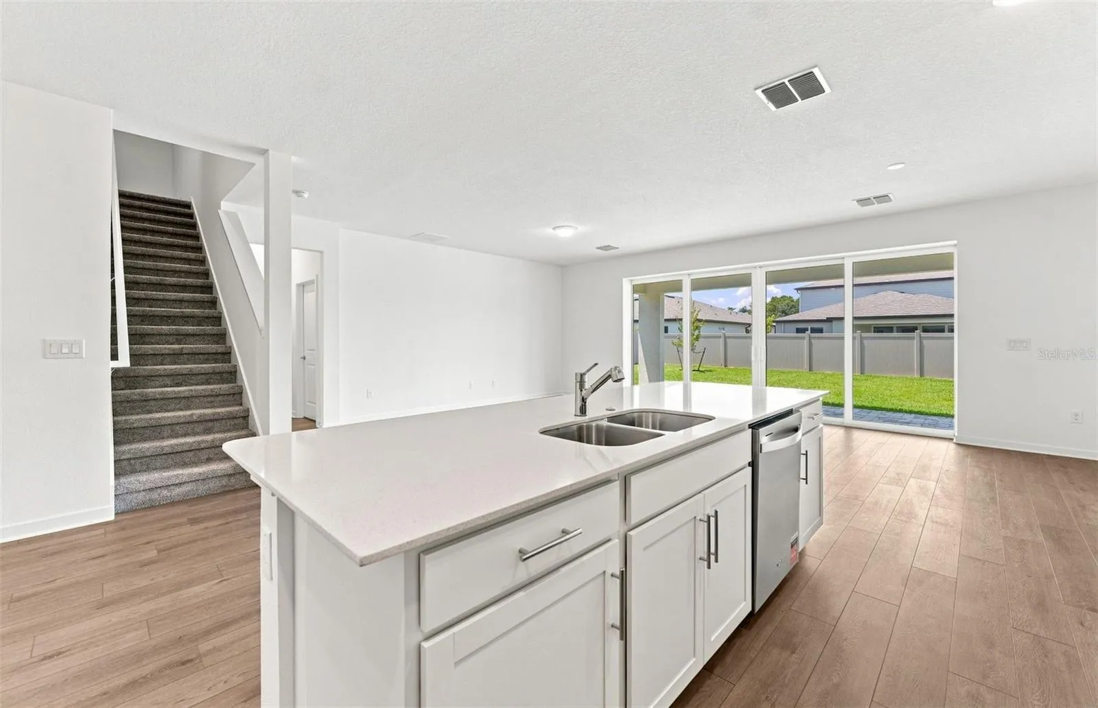 Center Island w/Storage