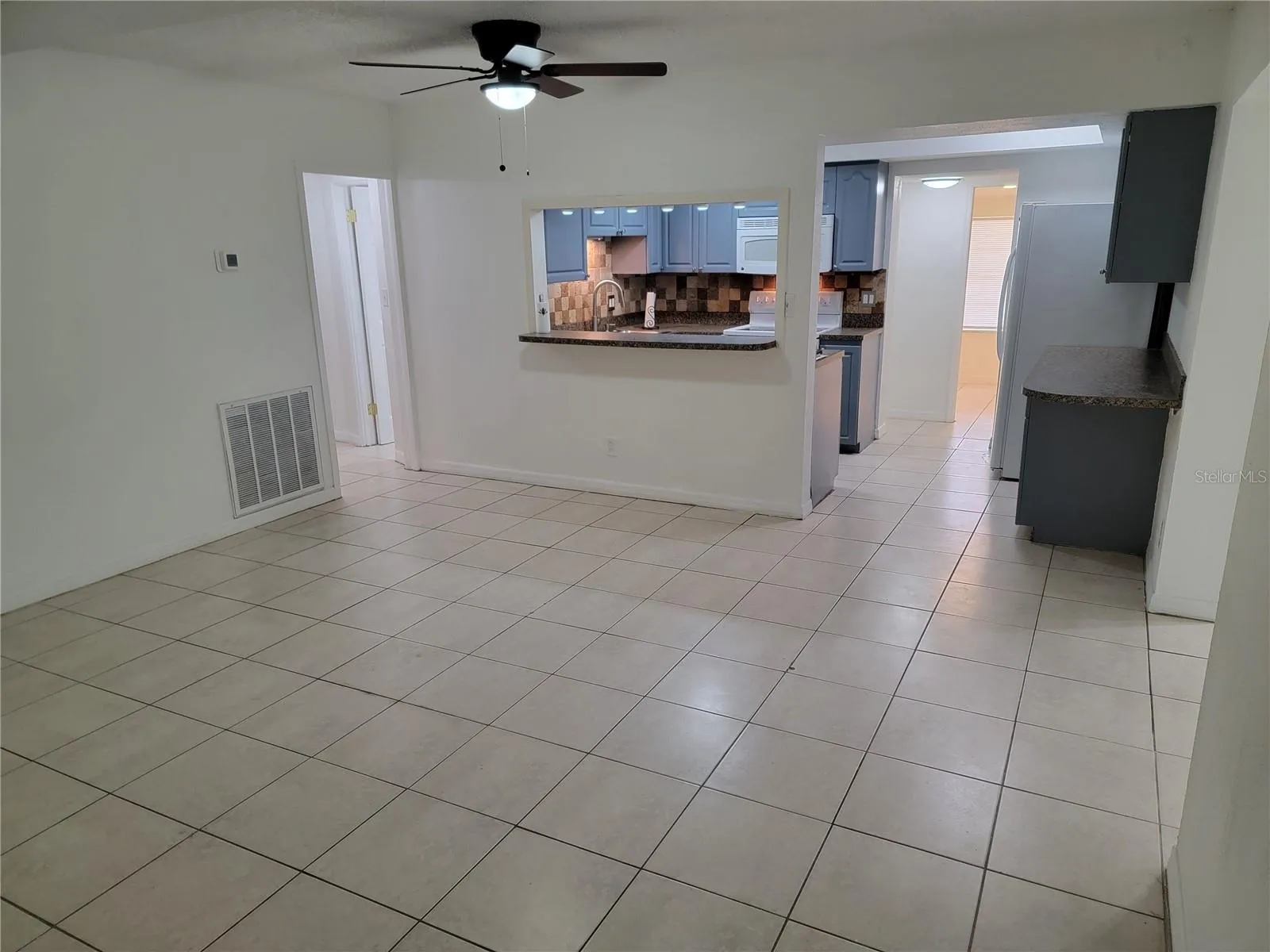 Living to Kitchen