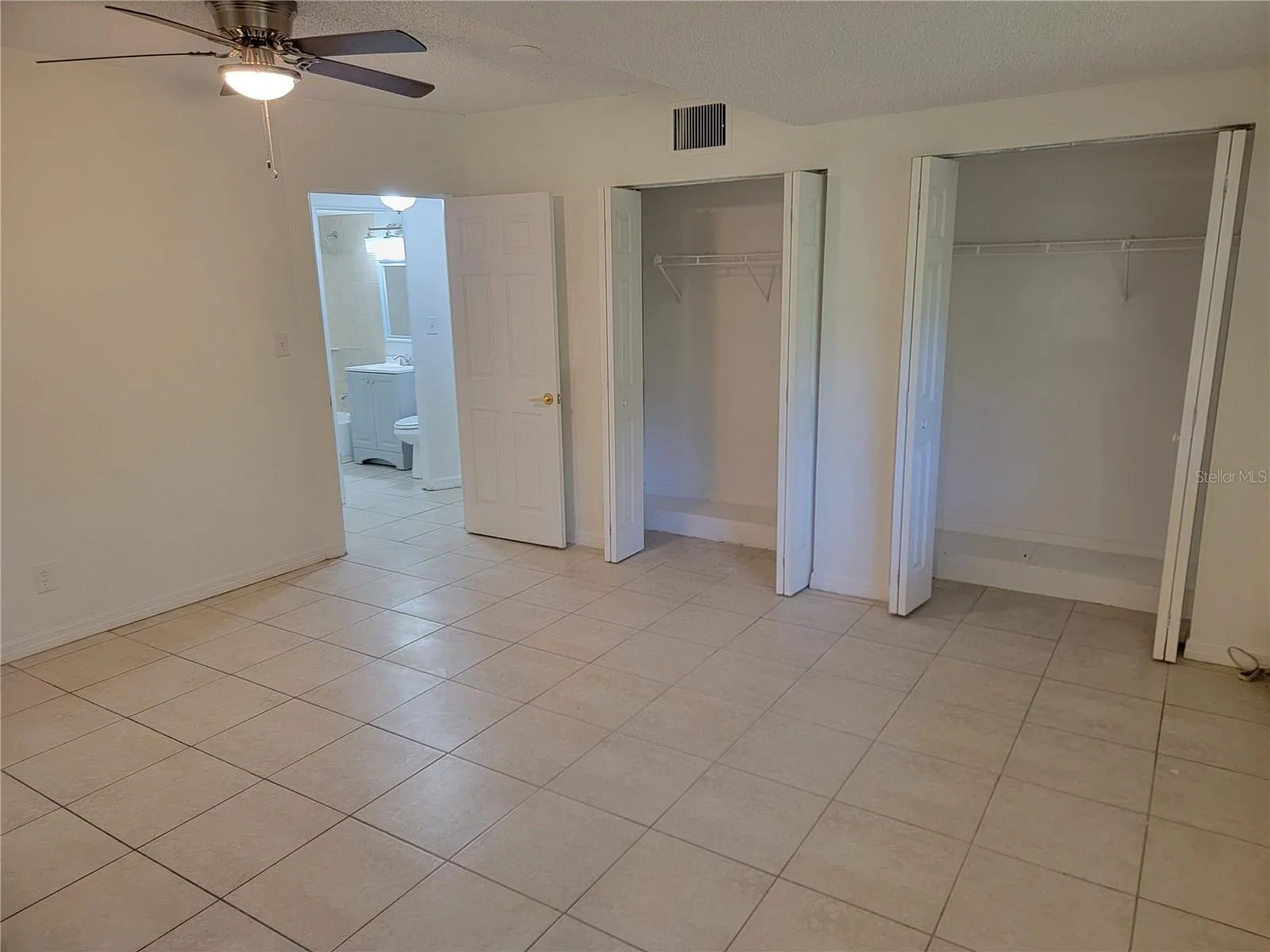2 built-in closets Main BR