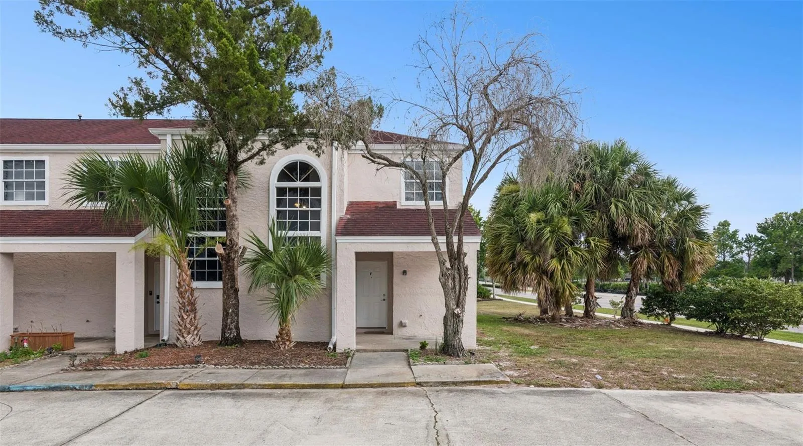 Spacious Townhome/2 bedrooms/2.5 Bathrooms/Covered Patio and Balcony