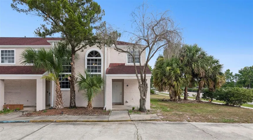 Spacious Townhome/2 bedrooms/2.5 Bathrooms/Covered Patio and Balcony