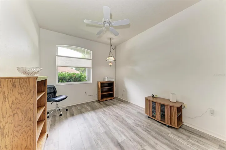 Den/4th Bedroom