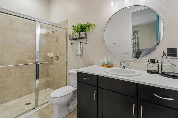 Bedroom 2 en-suite bathroom