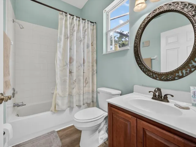 EN SUITE BATH