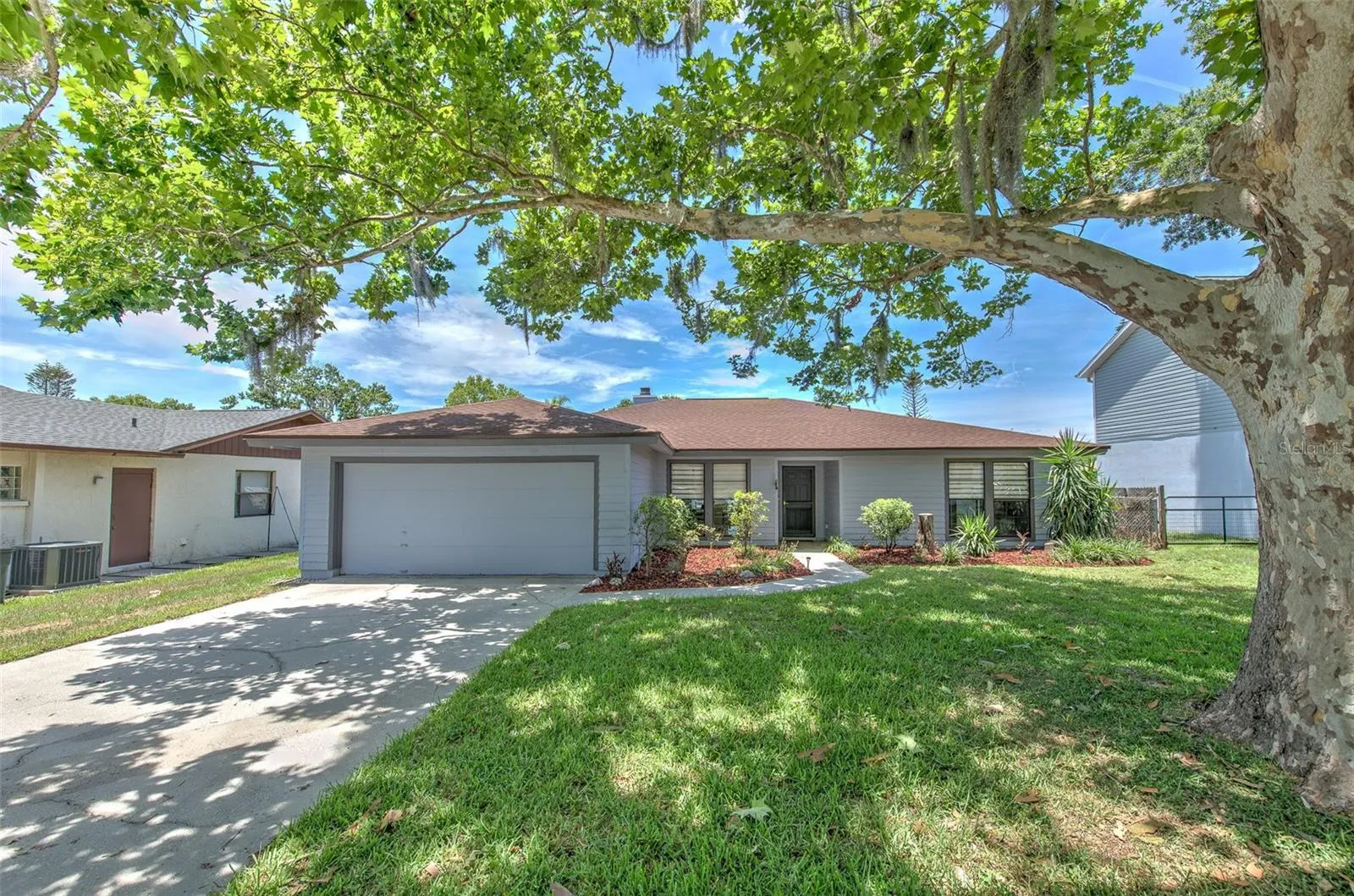 Welcome Home - brand new roof - no hoa, no cdd