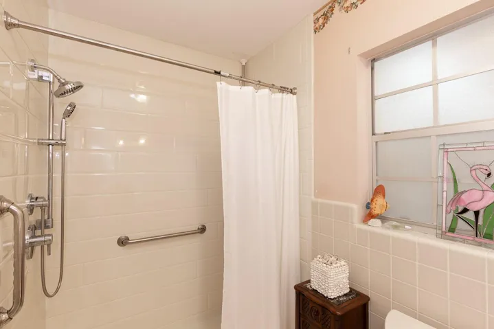 Ensuite Bath to Rear Bedroom 2