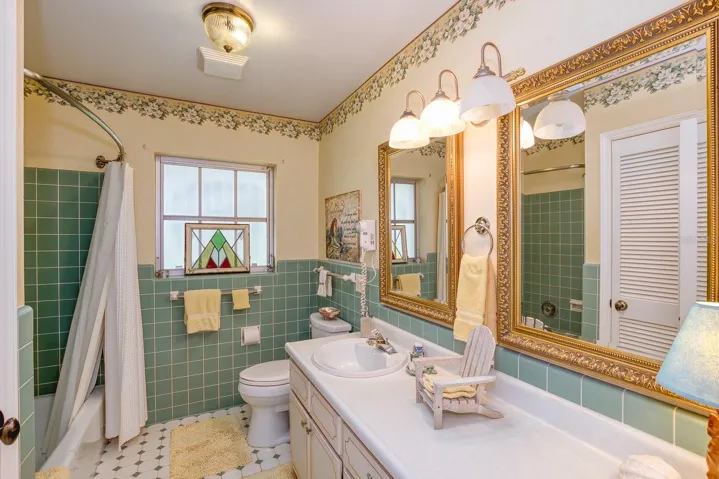 Hall Bath 1