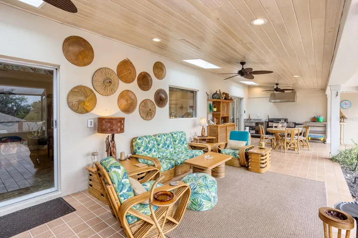 Covered Lanai area