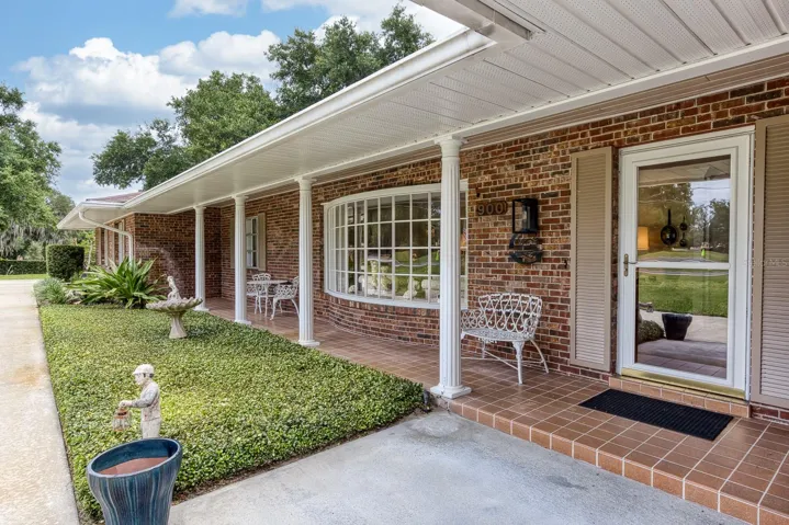 Fabulous Front Porch area
