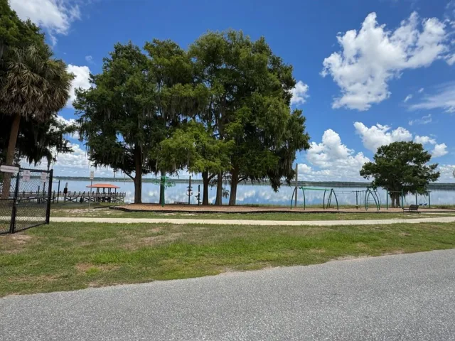 Park along the Lake