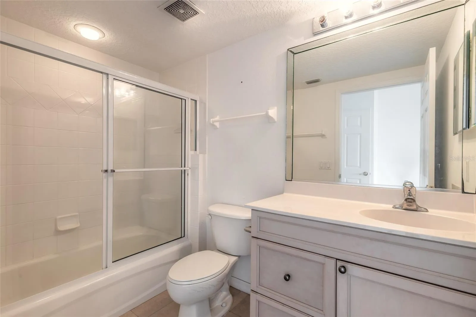 Guest Bath 1