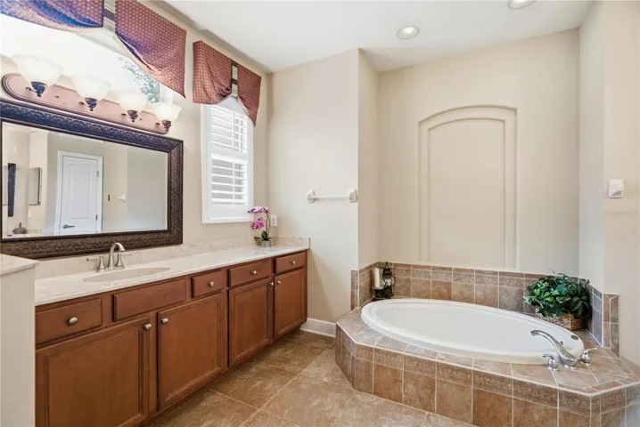 Owner's ensuite bathroom