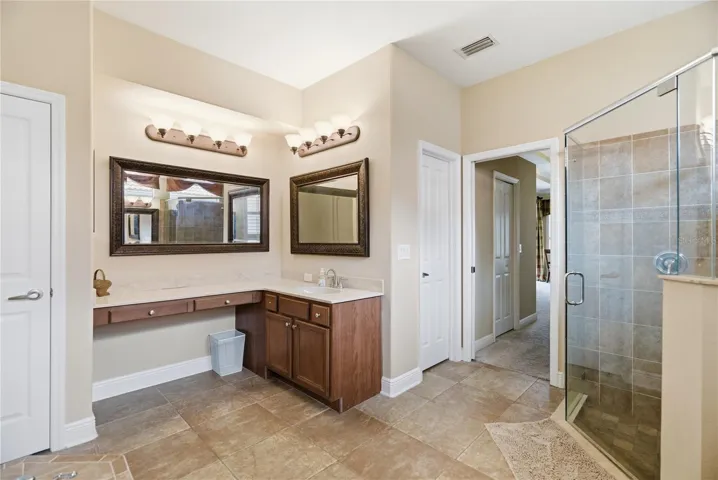 Owner's ensuite bathroom