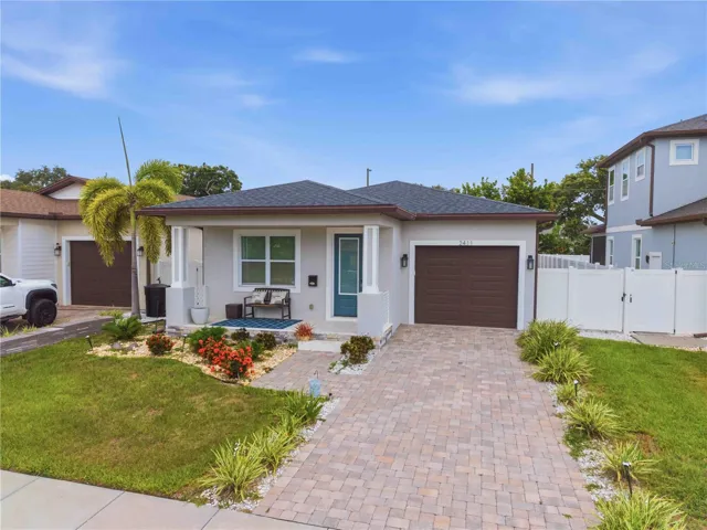 A cheerful first impression with inviting curb appeal