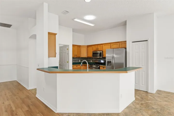 Bar area to kitchen