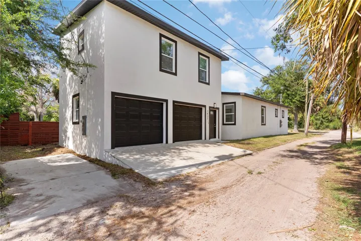 detached 2 car garage with apartment