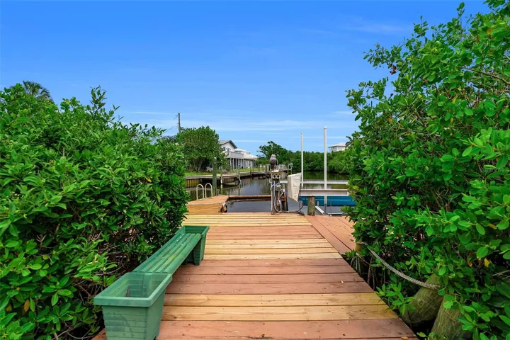 Private dock & lift on a quiet canal with direct access to Manatee River.