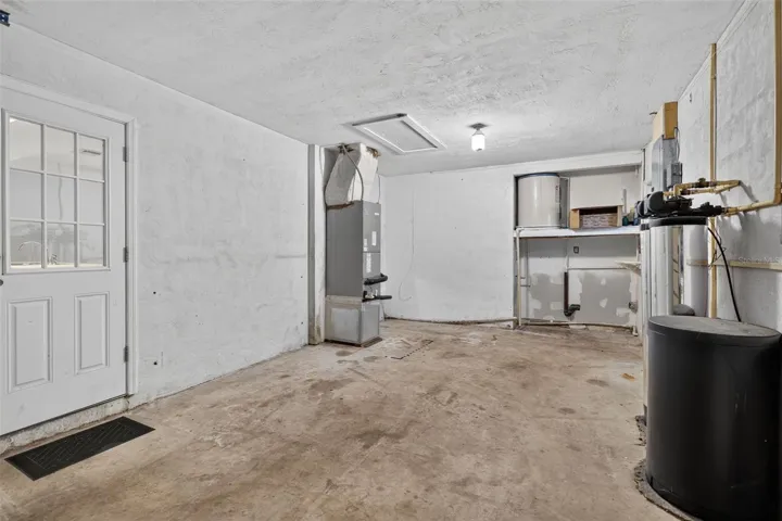 Expansive 1-car garage