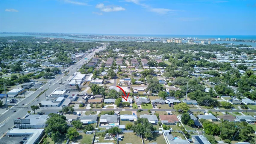 Central Seminole location with easy access to everything!
