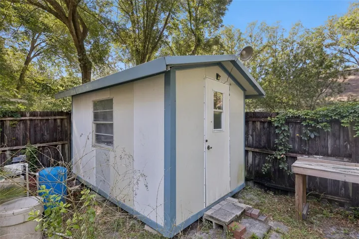 Shed w/electricity