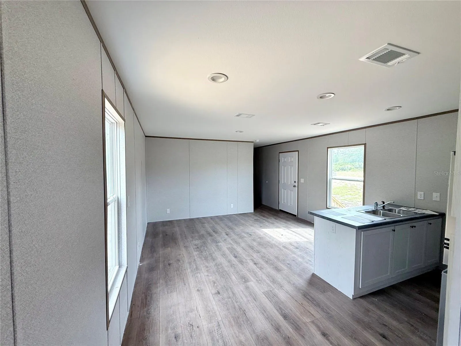 kitchen/dining/living area