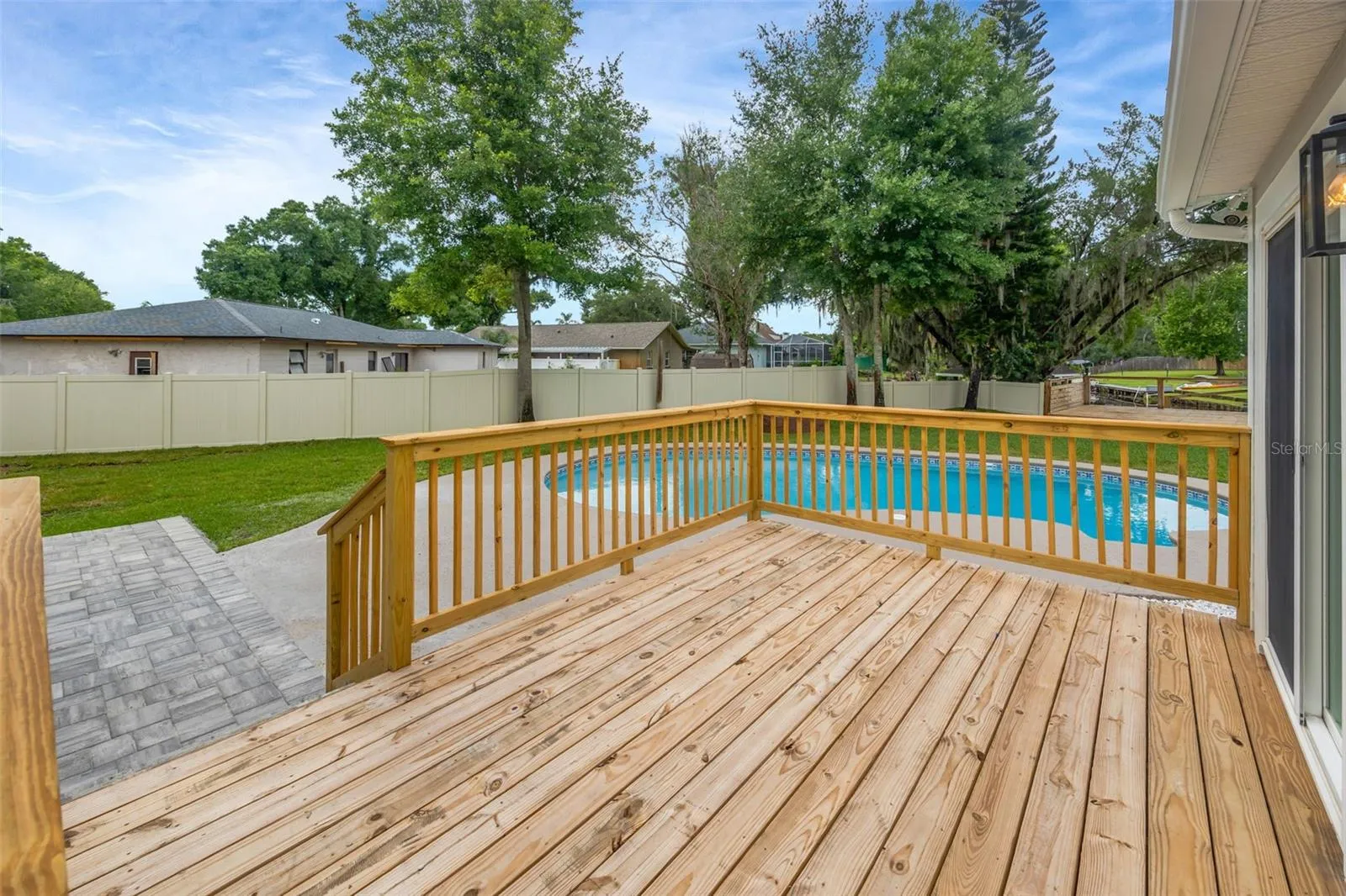 Bonus Room Deck
