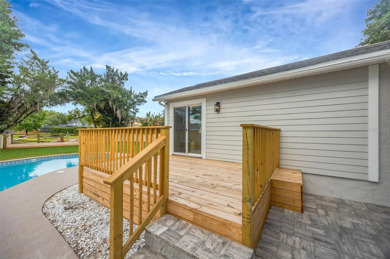 Bonus Room Deck