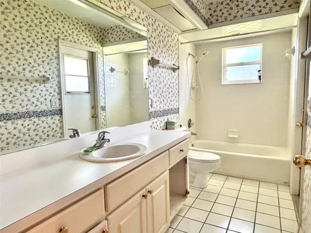 Bathroom 2 leads out to lanai
